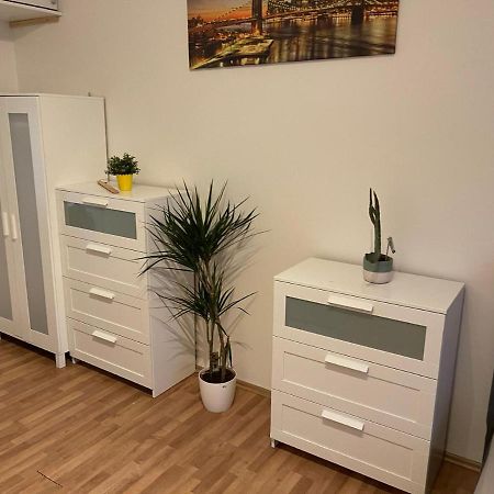 Sunlit Apartment Close To City Center 프라하 외부 사진